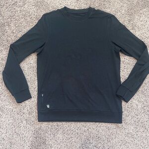 Vuori men’s long sleeve top size L
